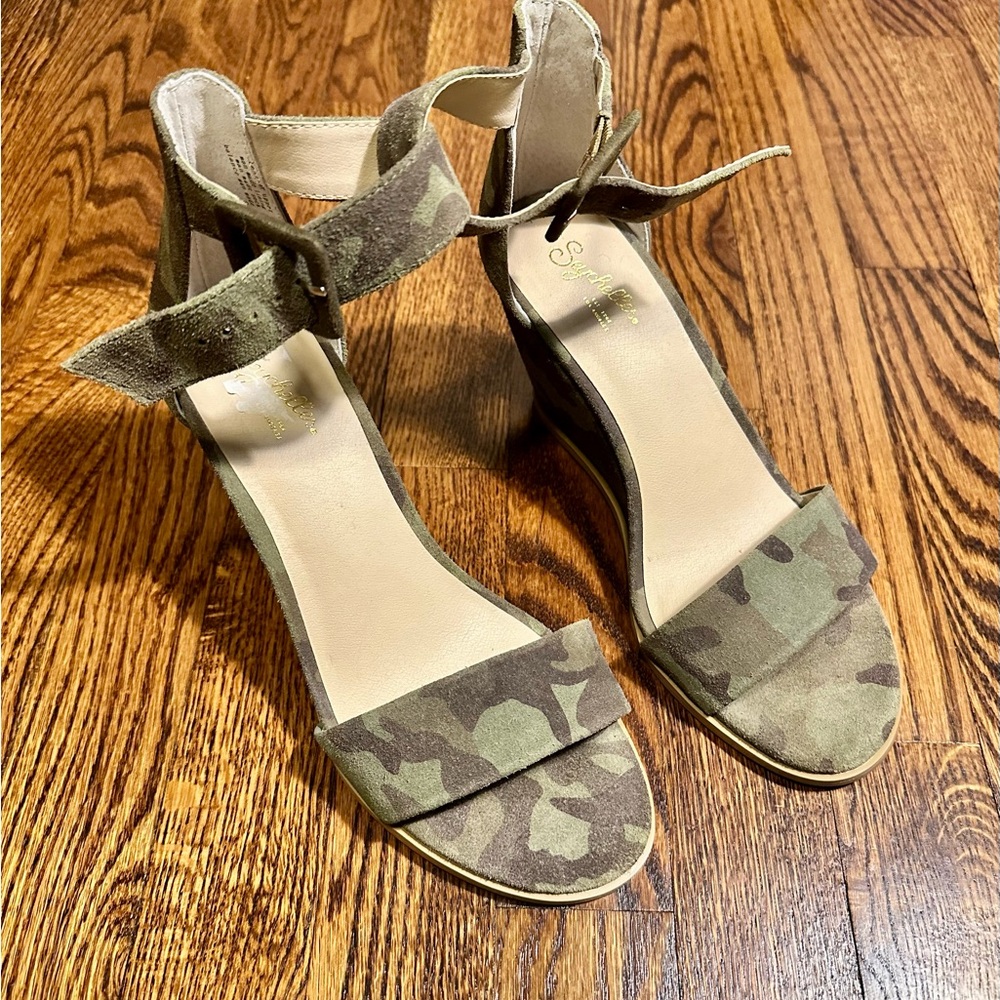 Seychelles Cloud Nine Camo Wedge Ankle Strap Sandals